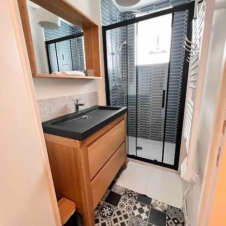 Raphael Et Tartifume Apartment